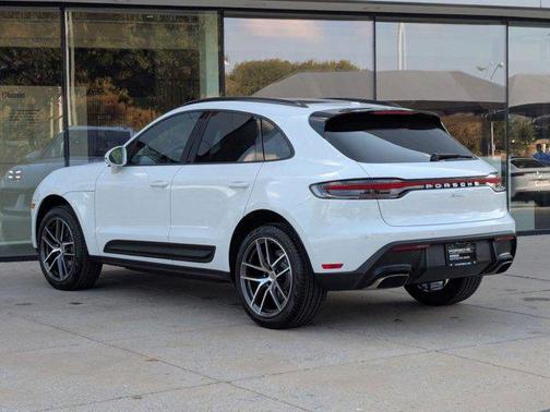 2025 Porsche Macan AWD
