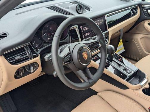 2025 Porsche Macan AWD