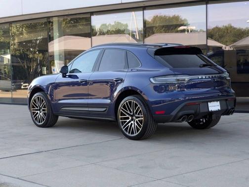 Gentian Blue Metallic 2026 Porsche Macan