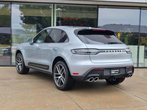 Dolomite Silver Metallic 2026 Porsche Macan