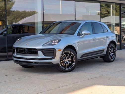 Dolomite Silver Metallic 2026 Porsche Macan