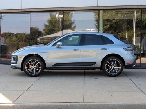 Dolomite Silver Metallic 2026 Porsche Macan
