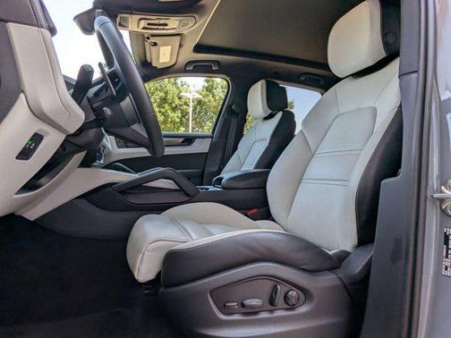 2025 Porsche Cayenne AWD