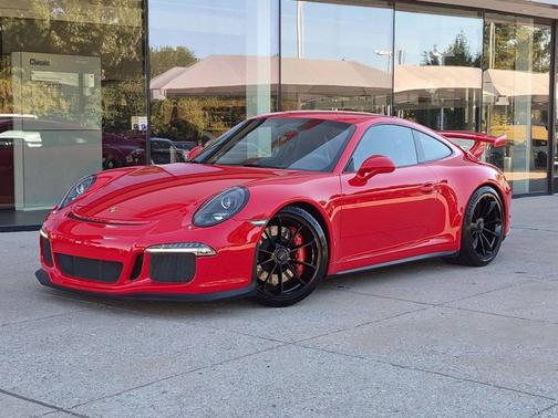 Guards Red 2015 Porsche 911