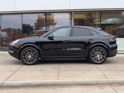 Chromite Black Metallic 2026 Porsche Cayenne