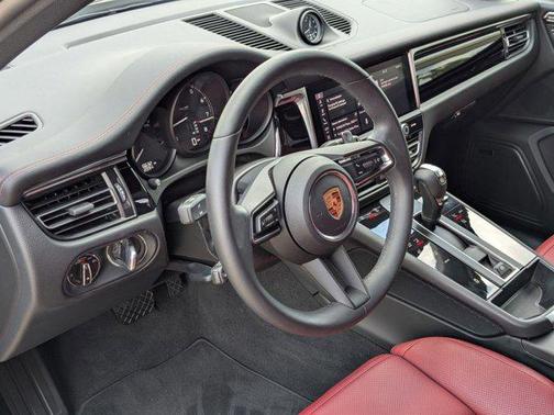 2025 Porsche Macan AWD