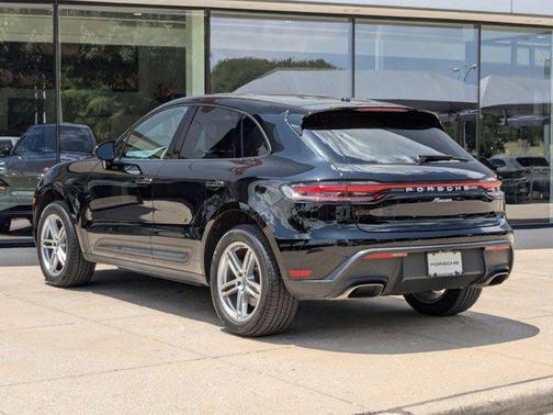2025 Porsche Macan Base