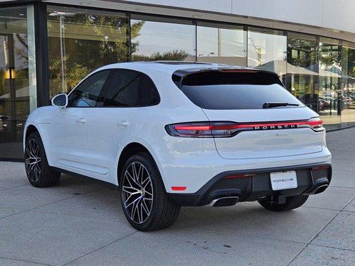 2025 Porsche Macan Base