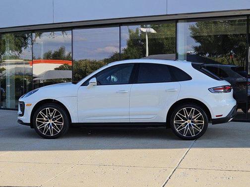 2025 Porsche Macan Base