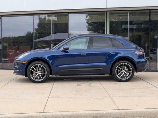 Gentian Blue Metallic 2026 Porsche Macan