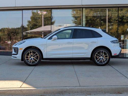 2026 Porsche Macan AWD