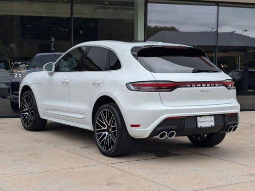 2025 Porsche Macan 