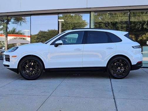 Carrara White Metallic 2026 Porsche Cayenne