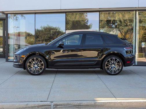 2026 Porsche Macan AWD