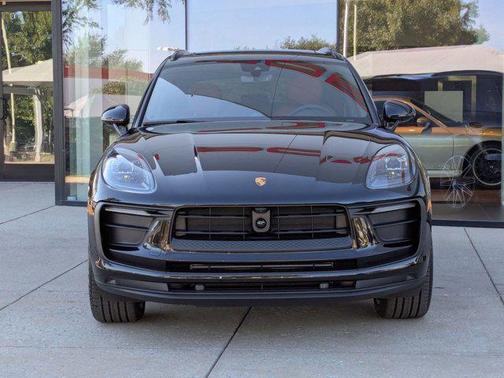 2026 Porsche Macan AWD