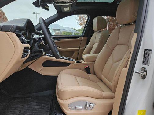 2026 Porsche Macan AWD