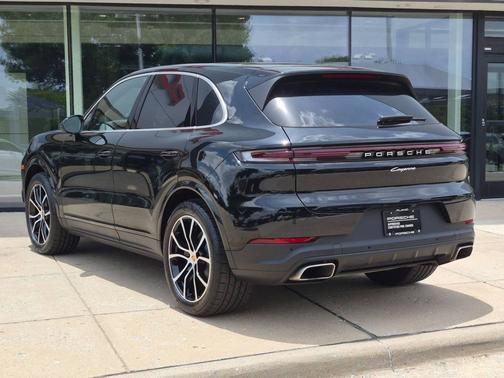 Chromite Black Metallic 2026 Porsche Cayenne