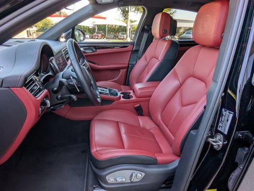 2025 Porsche Macan AWD