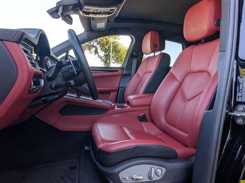2025 Porsche Macan AWD