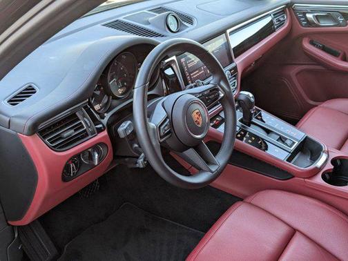 2025 Porsche Macan AWD