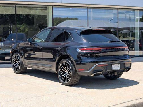 2025 Porsche Macan AWD