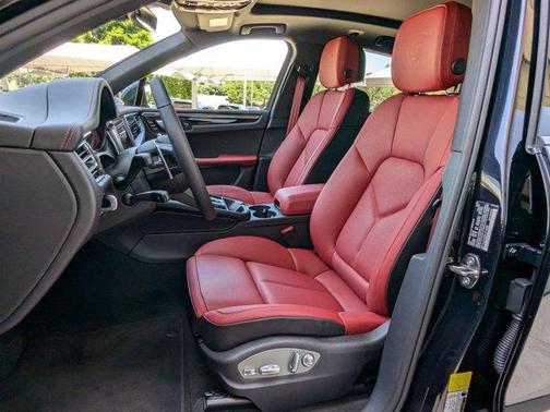 2025 Porsche Macan AWD