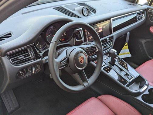 2025 Porsche Macan AWD