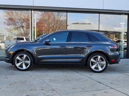 Volcano Grey Metallic 2026 Porsche Macan