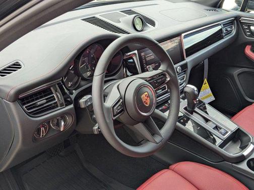 2026 Porsche Macan AWD