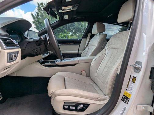 2022 BMW 750 i xDrive