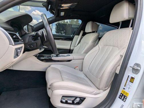 2022 BMW 750 i xDrive
