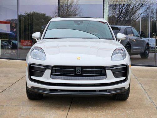2025 Porsche Macan AWD