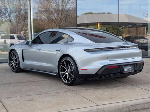 2023 Porsche Taycan 
