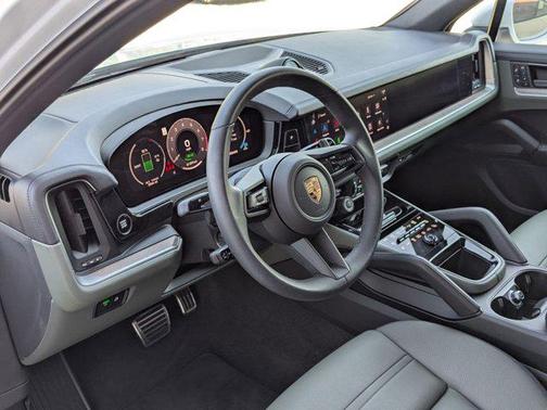 2025 Porsche Cayenne S