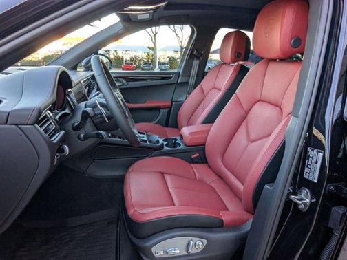 2026 Porsche Macan AWD