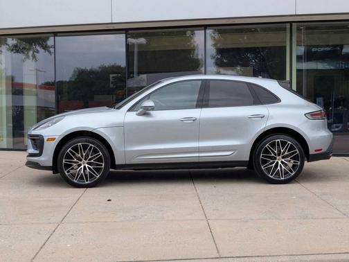 Dolomite Silver Metallic 2024 Porsche Macan