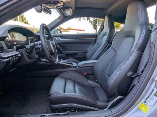 2025 Porsche 911 Carrera