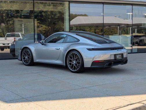2025 Porsche 911 Carrera