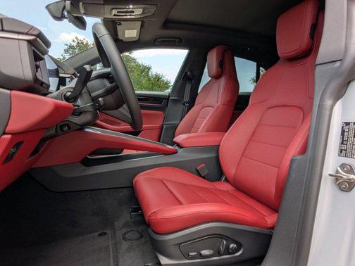 2025 Porsche Macan 4S