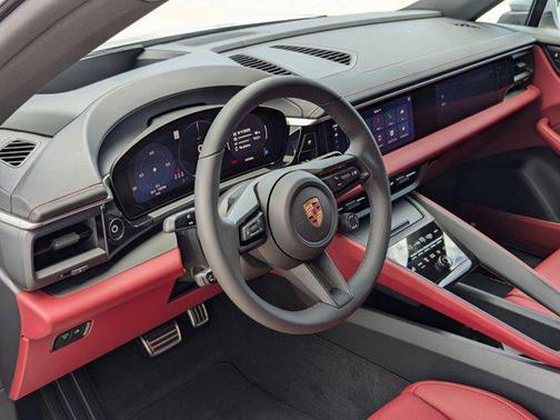 2025 Porsche Macan 4S