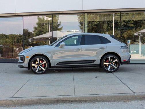 2022 Porsche Macan S