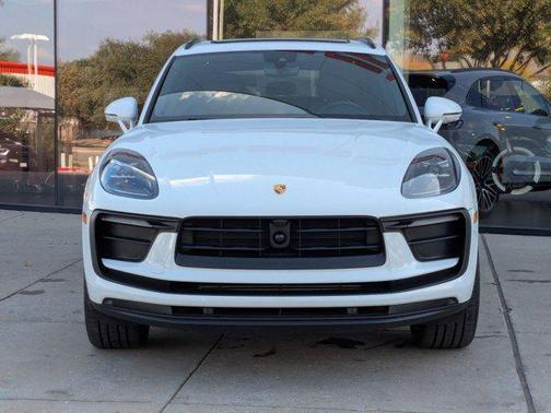 2025 Porsche Macan AWD