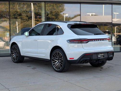 2025 Porsche Macan AWD