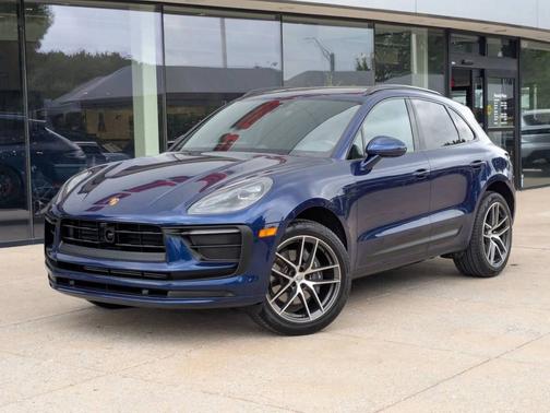 Gentian Blue Metallic 2026 Porsche Macan