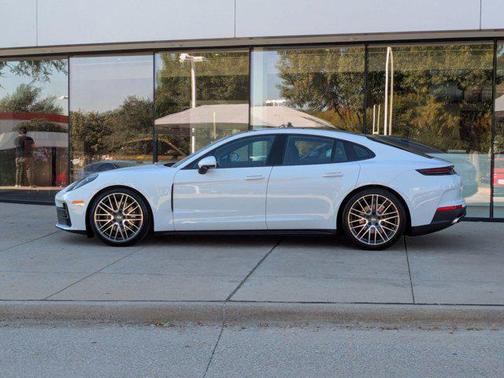2026 Porsche Panamera RWD