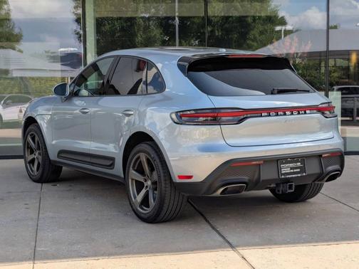 Dolomite Silver Metallic 2026 Porsche Macan