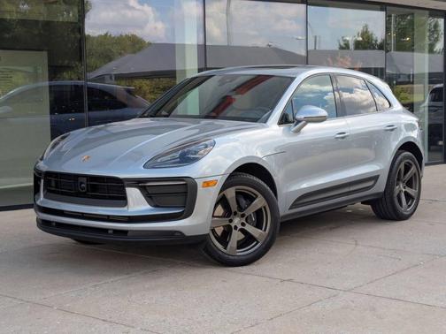 Dolomite Silver Metallic 2026 Porsche Macan