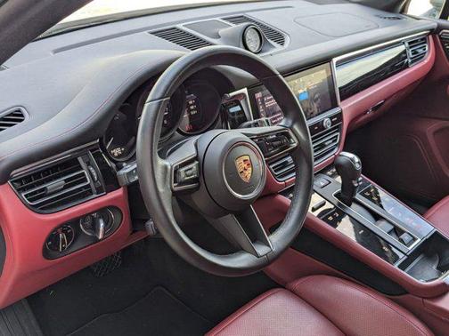 2025 Porsche Macan AWD