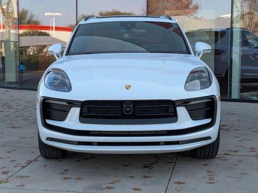 2026 Porsche Macan AWD