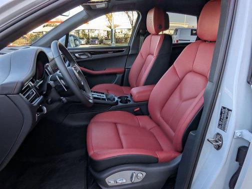 2026 Porsche Macan AWD